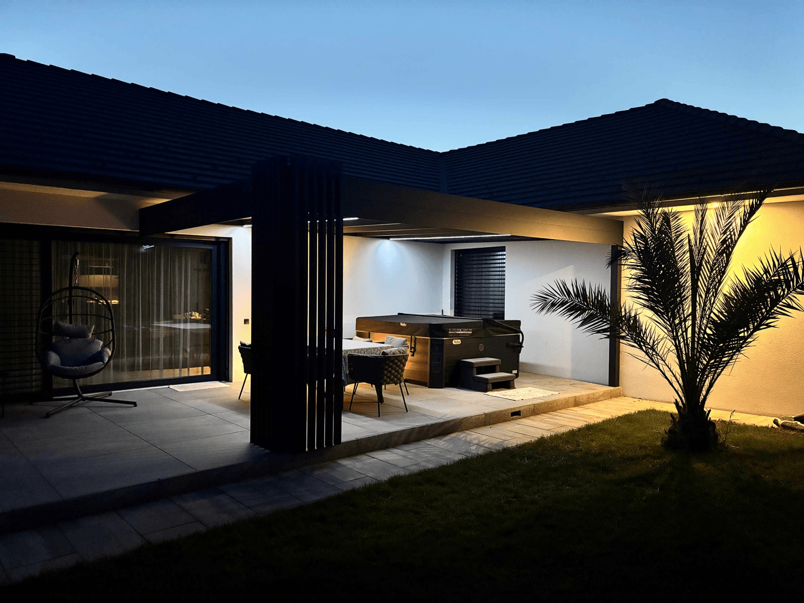 Alumínium pergola esti megvilágításban